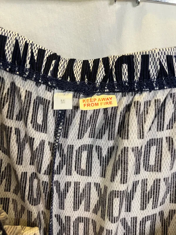 DKNY black & white logo print blouse with repeating DKNY text pattern, size M two piece pj set #designer #workwear. #168 - Image 7