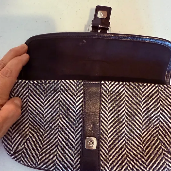Banana Republic Clutch Black Herringbone Wool Blend Leather Trim Wristlet Bag‎ - Image 4