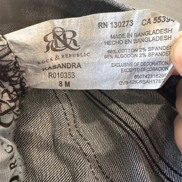 Kasandra rock and republic jeans. Sz 8m. Boot cut low rise - Image 4