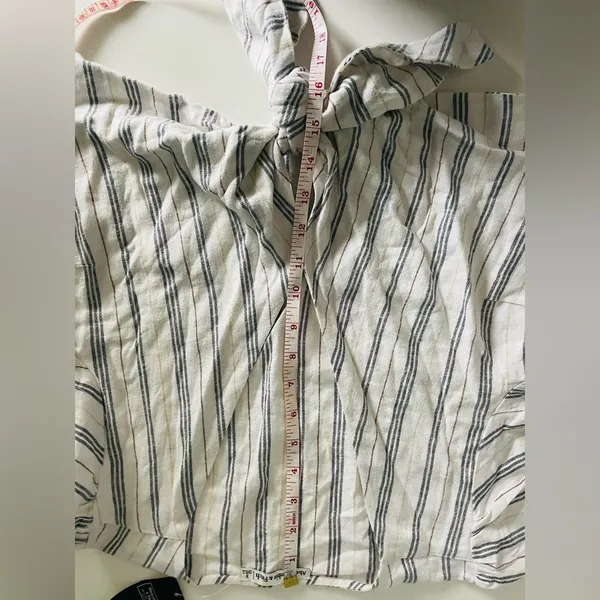 Abercrombie & Fitch Striped Linen-Blend Tie-Front Crop Top - Image 7