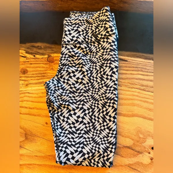 Nike Dri-FIT Pattern Leggings Medium - Image 2