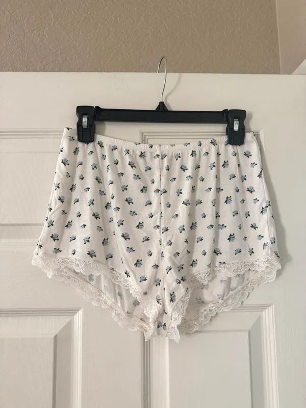 Victoria’s Secret Blue and White Floral Bow Top & Short Set - Image 4