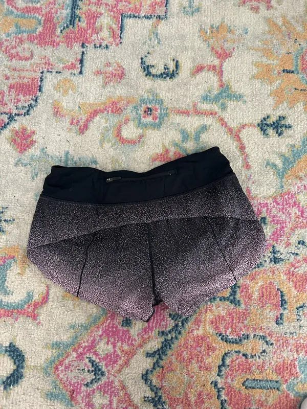 Lululemon Speed Up Shorts 2.5" Low-Rise - Image 4