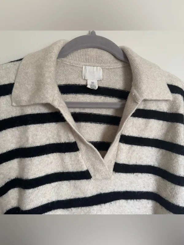 Women's H&M Pullover Sweater Beige Ivory / Black Stripe Vneck Collar Size S - Image 2