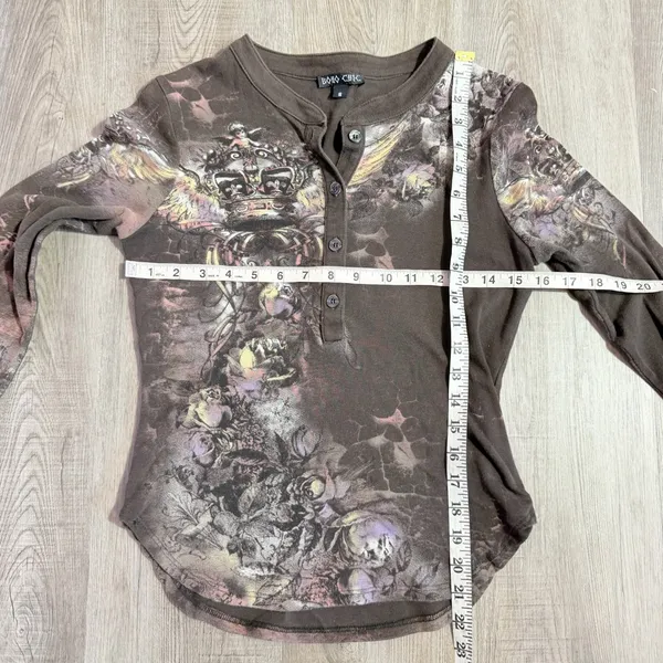 Y2K Grungy Graphic Henley Size Small Brown - Image 4