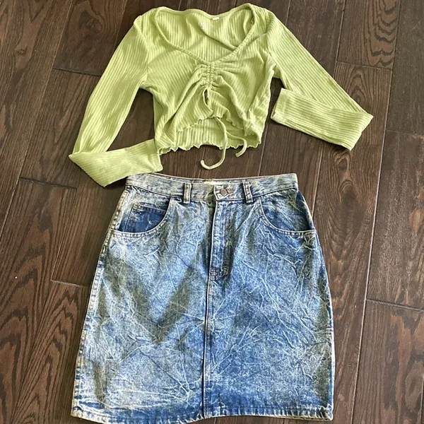 Vintage acid washed jean skirt size small - Image 7