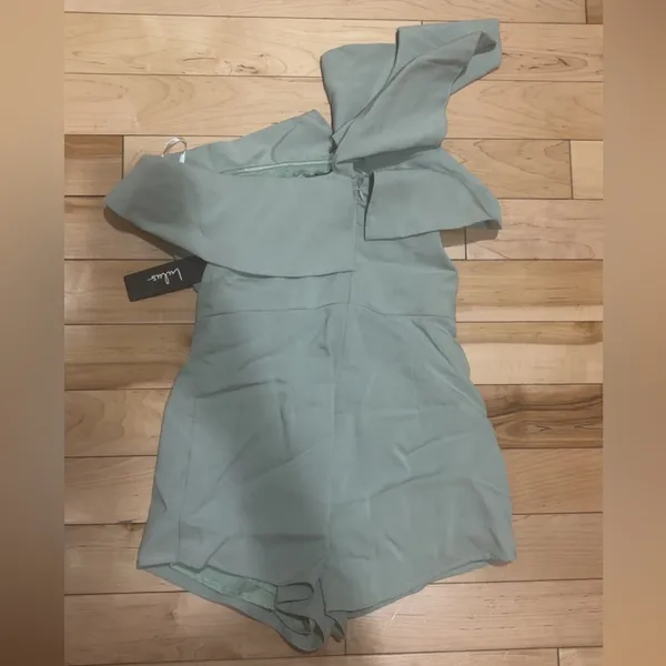 LULU’S BUTTERFLY EFFECT SAGE GREEN ONE-SHOULDER ROMPER - Image 6