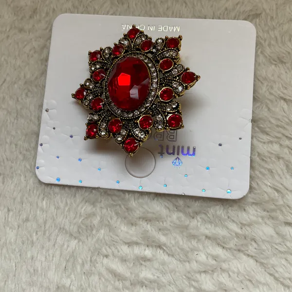 Red Glass & Rhinestone Brooch - Image 4