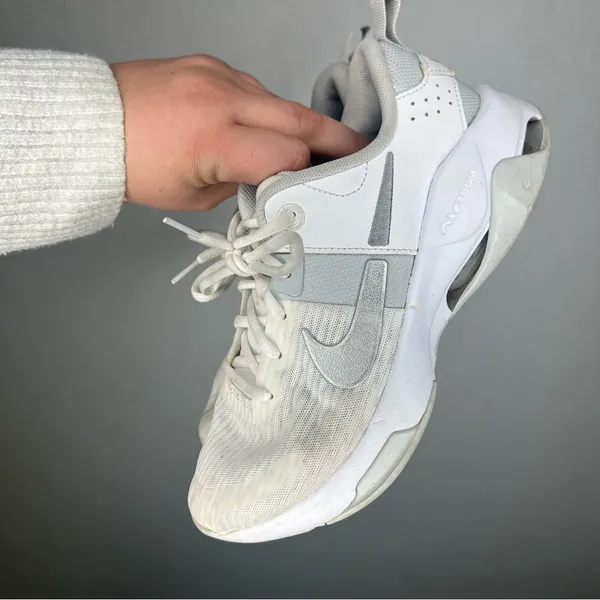 Nike | Women's‎ White Athletic Shoes 7.5 Zoom Bella 6 - Image 5
