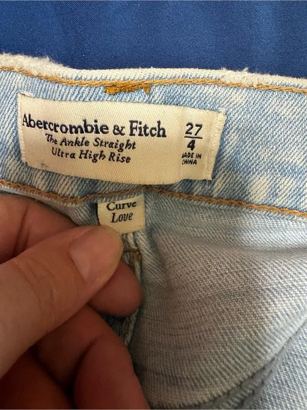 Abercrombie & Fitch Women's Ultra High Rise Ankle Straight Jeans Size 27/4 - Image 3