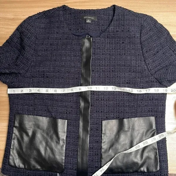 Ann Taylor Tweed suit jacket. Dark Academia. Size 4** See measurements. Cropped. - Image 4