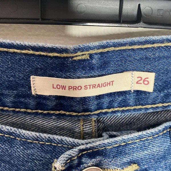 Levi's Low Pro Straight leg distressed jeans in breathe out medium wash size 26 - Image 9