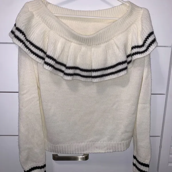 white off the shoulder ruffle sweater Size M - Image 2