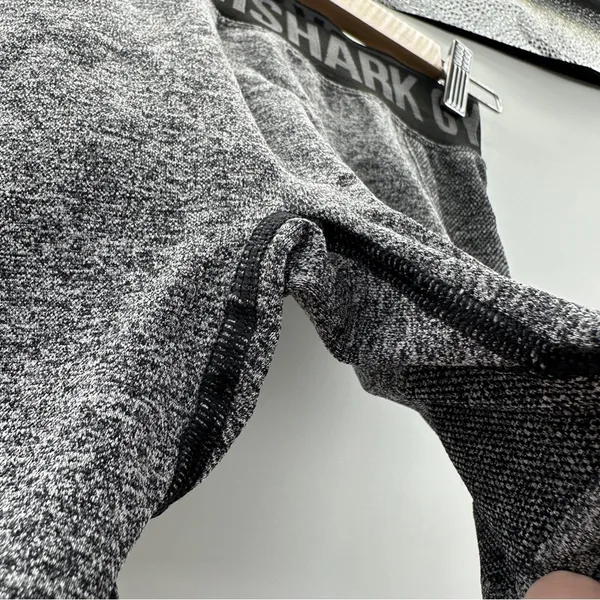 Gymshark‎ Flex Mid Rise Activewear Flex Shorts in Heather Gray Size S - Image 3