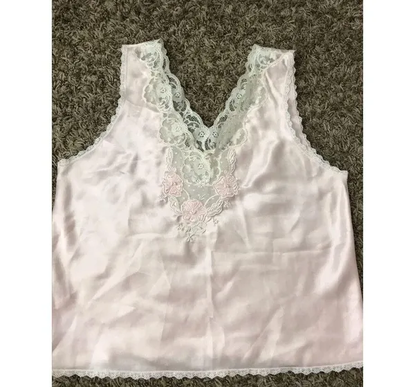 Vintage light pink sleep top with adorable dainty lace, bead, and flower details - Image 6