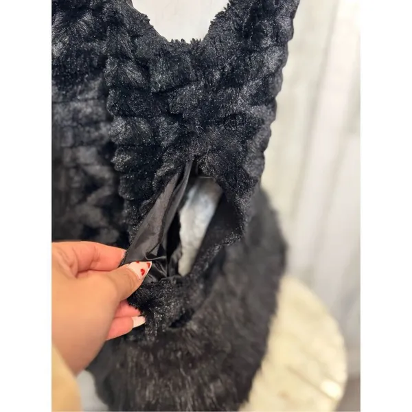 Black Faux Fur Vest Women’s Small – Soft Plush Texture, Warm Lined, Zipper Closu - Image 5