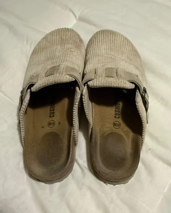 Cushionaire Buckle Sandal - Image 3