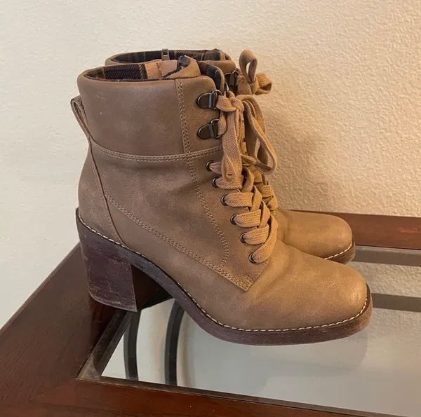 Crown Vintage Elegant Brown Leather Block Heel Ankle Boot Zip-Up Bootie Size 6.5 - Image 4
