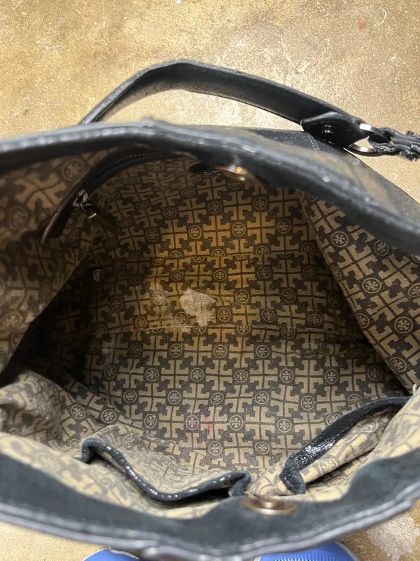 Tory Burch Cracked Leather Hobo Shoulder Bag with Gunmetal Hardware - Image 10