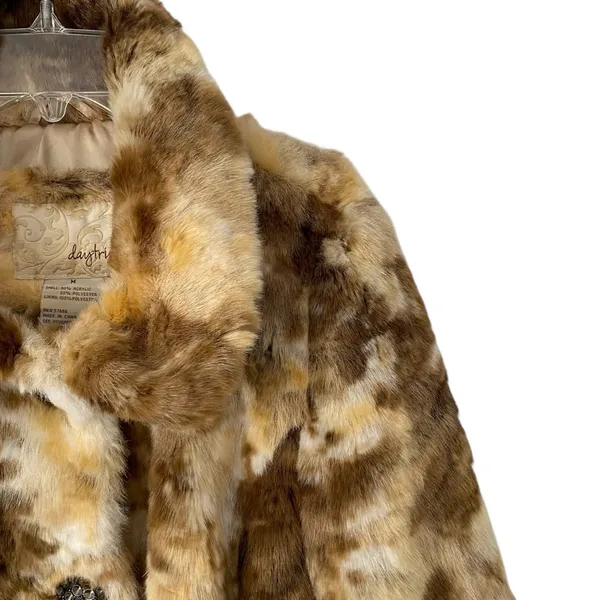 Daytrip Boho Tan Brown Cream Faux Fur Jacket Coat size medium NWOTS - Image 3