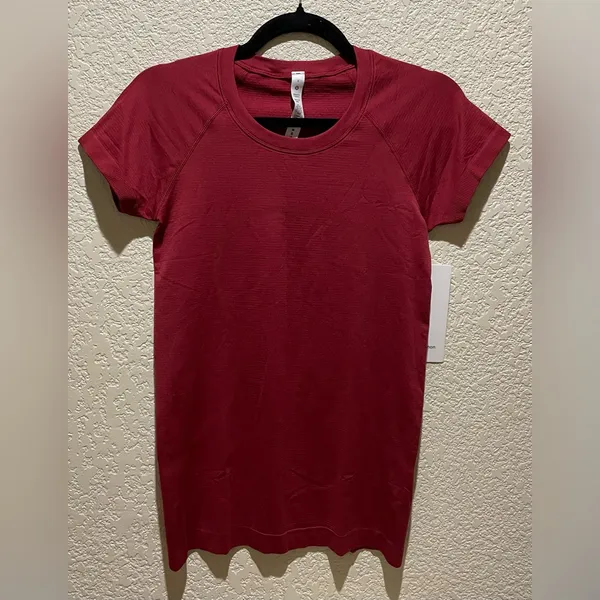 Lululemon NWT Swiftly Tech Short Sleeve 2.0 Hip Length Red Size 6 - Image 3