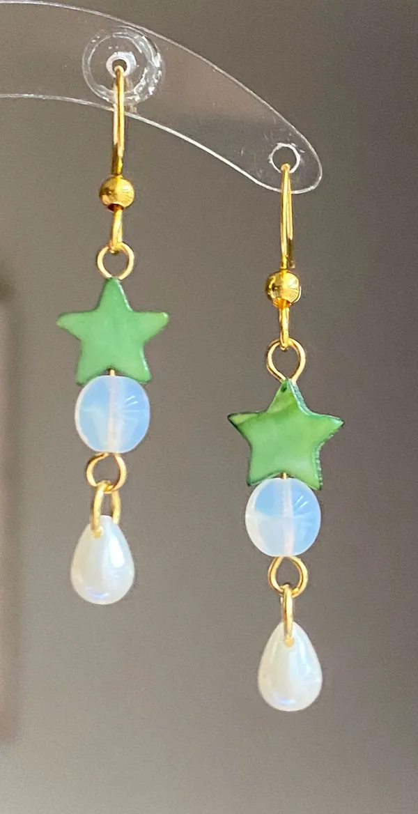 Handmade fairy whimsy star & teardrop dangle earrings💚🌟 - Image 2