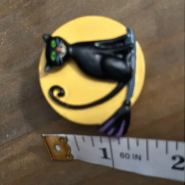 Vintage black Halloween cat and moon brooch - Image 2