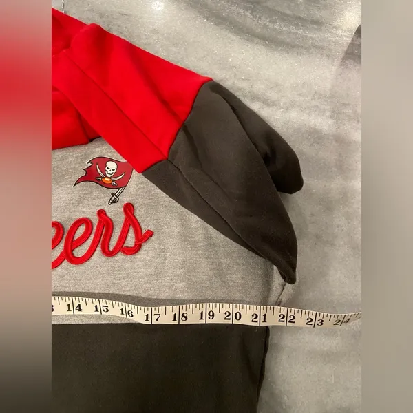 Tampa Bay Buccaneers Size M Touch Outfield Deep V-Back Tie Pullover Sweatshirt - Image 11