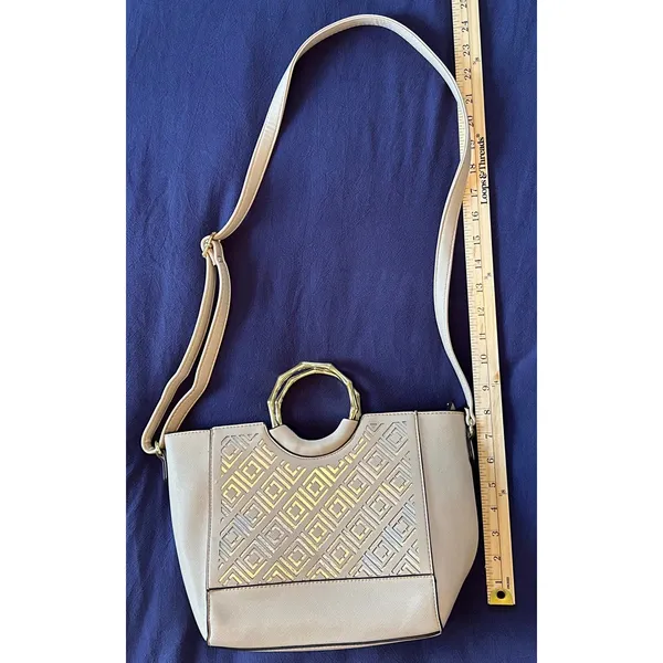 Liz Claiborne Beige Saffiano Crossbody Bag Bamboo Handle Geometric Metallic - Image 8