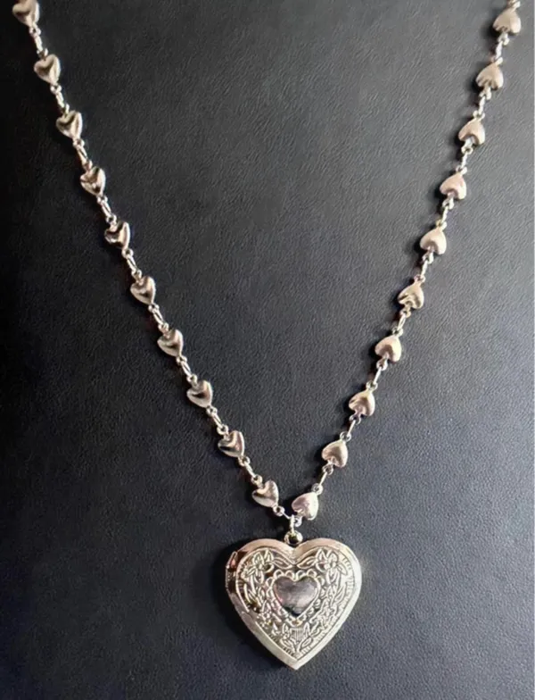 Vintage-Style Engraved Silver Heart Locket Necklace w/Tiny Hearts Link Chain 🩶 - Image 5