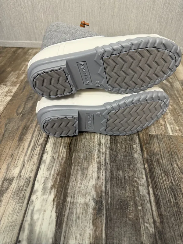 Women’s Gray and White Winter Duck Boots Size 8 - Image 6