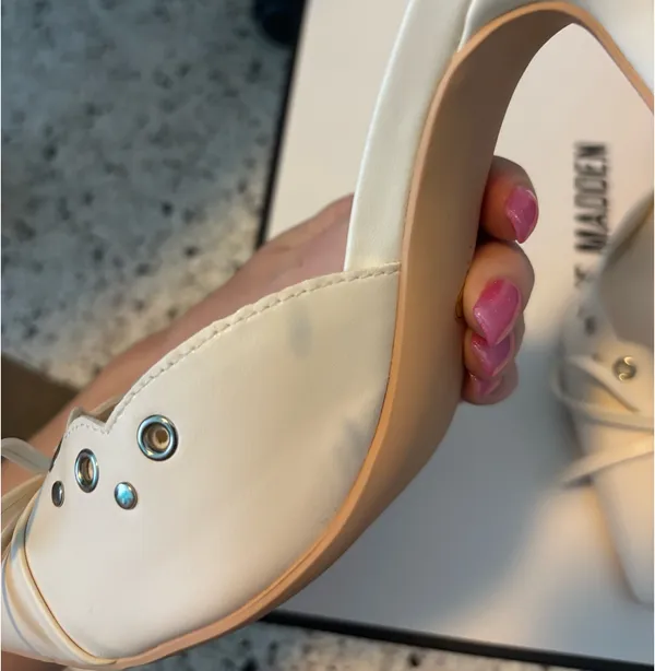White Heels Size 6.5 - Image 3