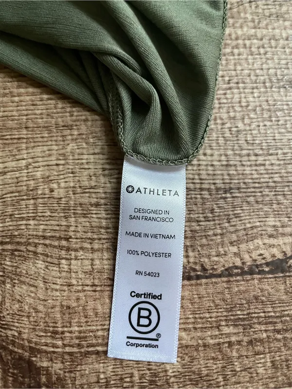 Athleta Olive Green T-Shirt Size Small - Image 4