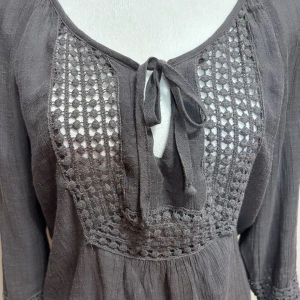 Maurices Crochet Tunic Top‎ Womens L Gray Boho Peasant Cottagecore Flowy Casual - Image 4