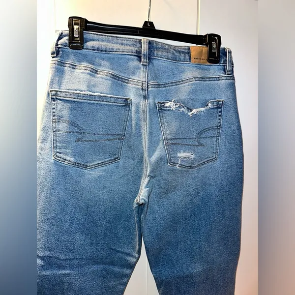 American Eagle Ripped X-short Mom Jean - Image 6