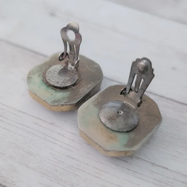 Vintage Clip On Earrings Pink & Gold Tone - Fair Condition - Image 8