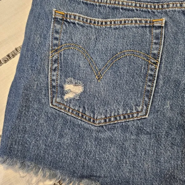 Levi’s 501 Denim Distressed Shorts - Image 10