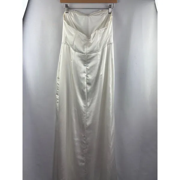 Women’s Lulus Large White Satin Sleeveless Formal Dress - Image 4