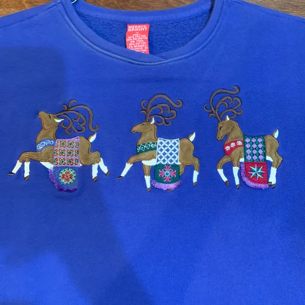 merry & bright reindeer pullover Size M - Image 3