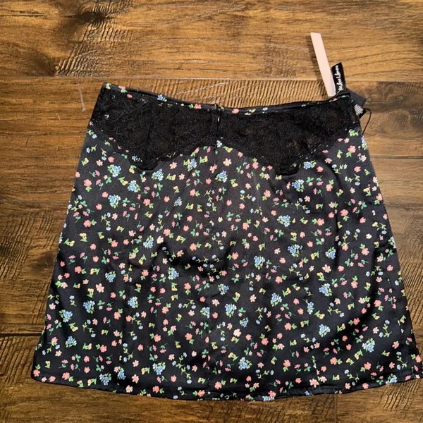 NWT FOR LOVE AND LEMONS x VS COLLECTION LUCY BLACK FLORAL‎ SKIRT SIZE SMALL - Image 5