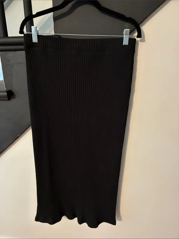 Old Navy ribbed midi skirt - Image 2