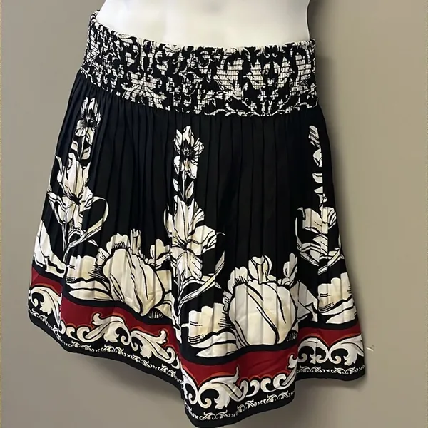 White House Black Market Black Floral Lined Pleated Elastic Waist Skirt- Medium - Image 2