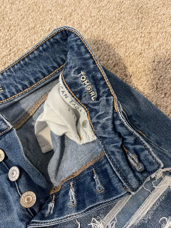 American Eagle Tomgirl Jeans - Image 4