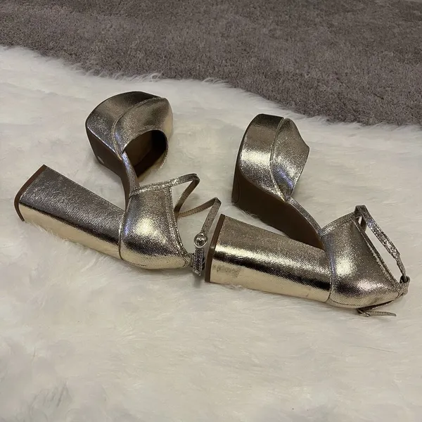 Chelsea‎ & Violet Women’s Pumps 9M Chunky Heels Gold Y2K - Image 3