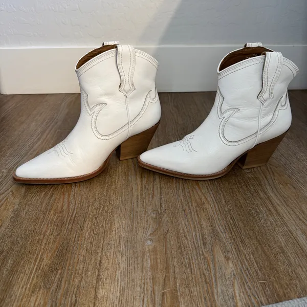 Thursday Boot Co. Sedona Country Star White Leather Western Ankle Boots 9.5 - Image 4