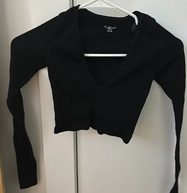 Urban Outfitters Going Out V Neck Crop Top - Image 3