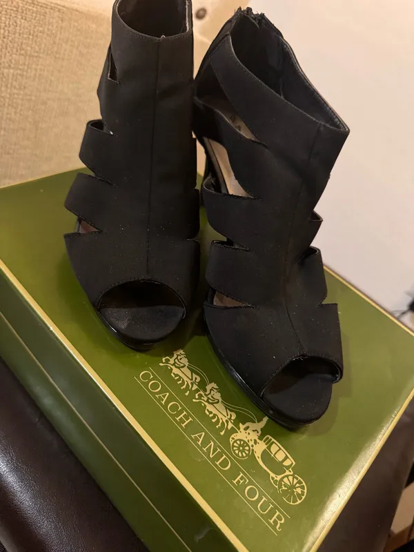 Coach & Four Womens Peep Toe Stilleto Heels size 10. - Image 6