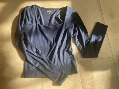 Hollister Long Sleeve - Image 2