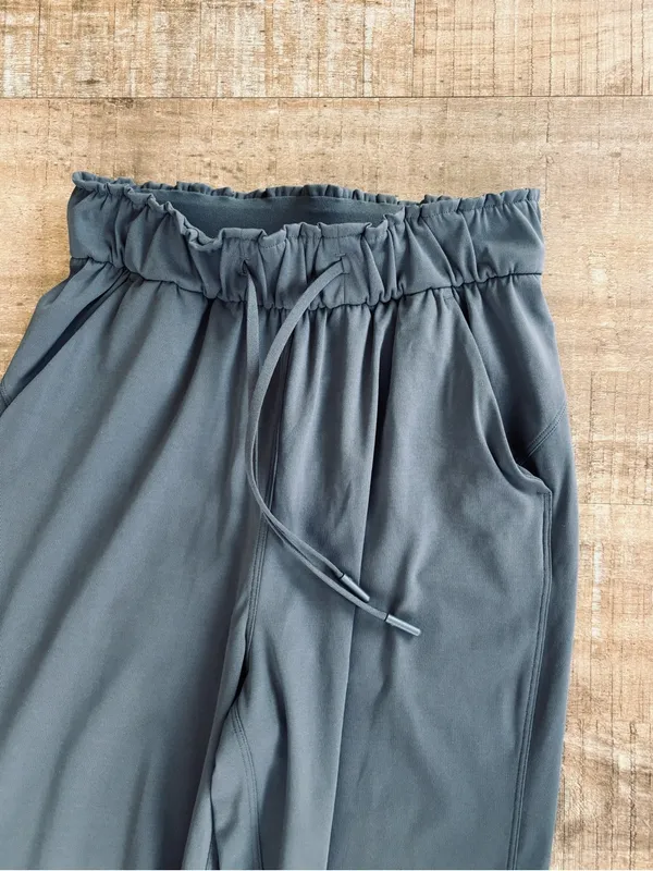 Lululemon Stretch High-Rise Jogger Shorter Length women's size 2 graphite grey - Image 5