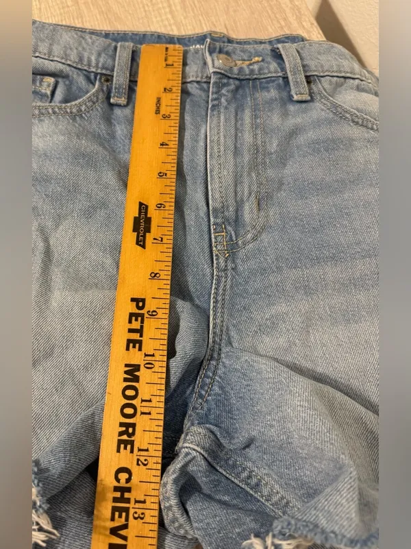 Old Navy High-Waisted Baggy Jean Shorts Light Wash Frayed Cut Offs 2026 Size 10 - Image 6
